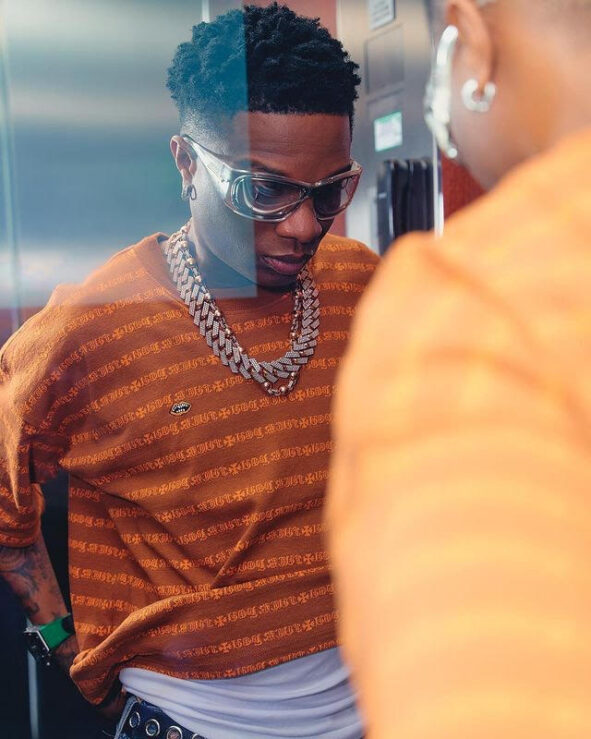 Just In: Wizkid Urges Fans To Listen to Davido’s “Timeless Album” on Insta Story