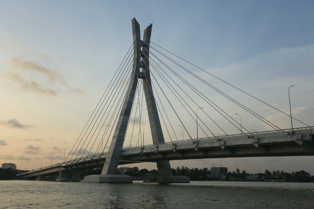 Unidentified man jumps into Lagos Lagoon, rescue operations commence