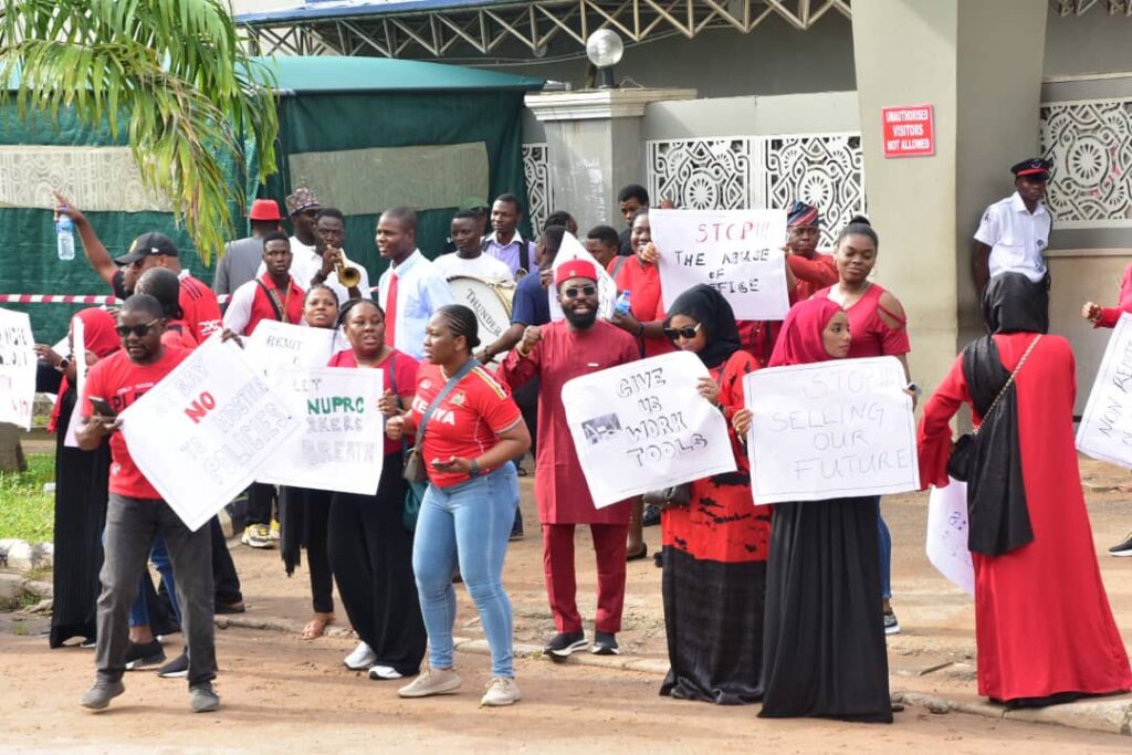 Petroleum workers protest Non-Payment of 7 Months’ Salaries