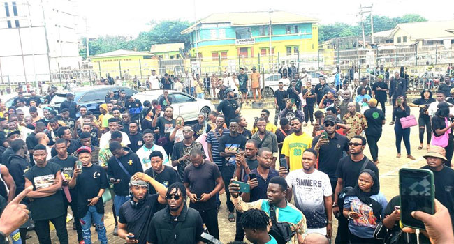 Mohbad’s death: Youths stage protest in Abeokuta to demand for Justice (VIDEOS)