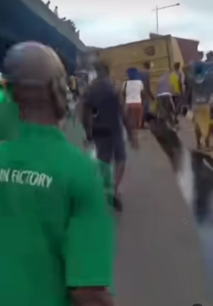 Trailer of over 200ft unfortunately crashes at overhead bridge Apapa Lagos