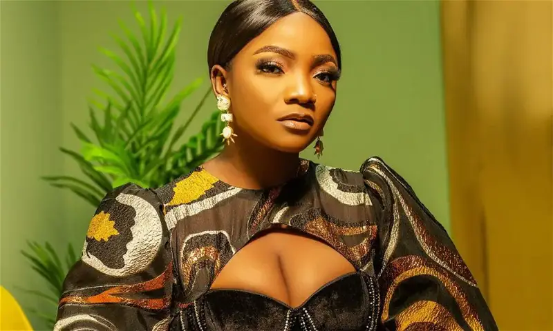 Simi acknowledge Adekunle Gold as an inspiration to produce ‘Men Are Crazy’