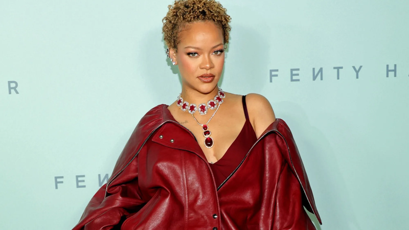 Rihanna announces her comeback to the music scene