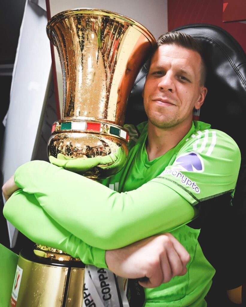 Legendary Goalkeeper Wojciech Szczesny Hangs Up His Gloves