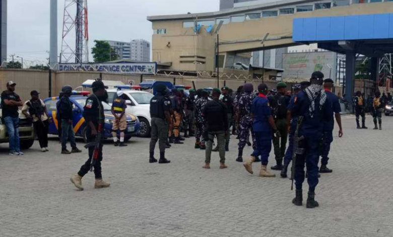 #EndBadGovernanceProtest: Armed Police force mounts at Lekki Toll Gate