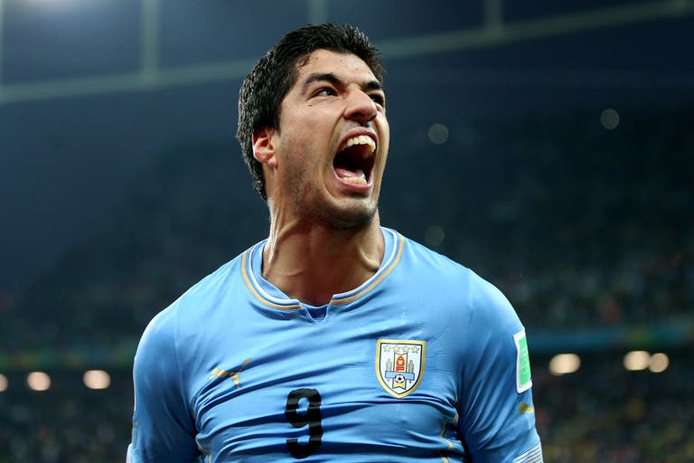 Luis Suarez confirms retirement from international football