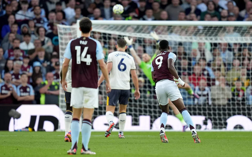 Aston Villa stuns Everton with thrilling  3-2 comeback victory