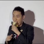 Crypto Entrepreneur Justin Sun Eats $6.2 Million ‘Comedian’ Artwork Banana