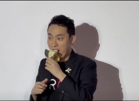 Crypto Entrepreneur Justin Sun Eats $6.2 Million ‘Comedian’ Artwork Banana