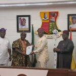 Governor Seyi Makinde Presents Staff of Office to New Alaafin of Oyo Amid Controversy