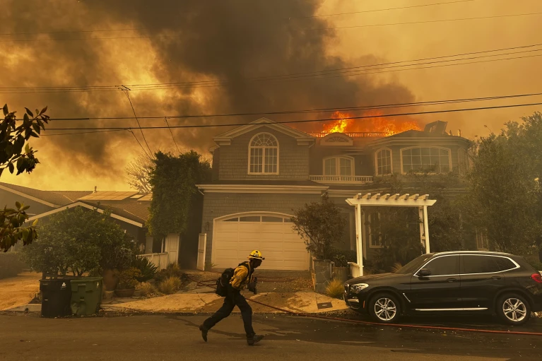 Massive Wildfires Tear Through Santa Ana in Los Angeles, Forcing Thousands to Flee