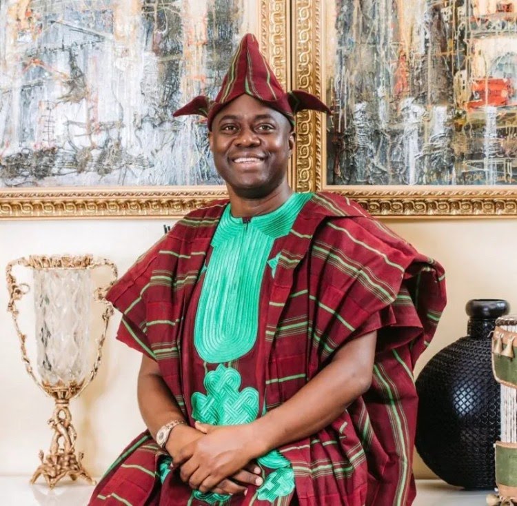 Governor Makinde Directs Civil Servants to Wear Aso Oke on Thursdays